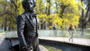 «От Кремля мы бы и букет цветов не приняли»: Рижская дума переносит памятник Пушкину