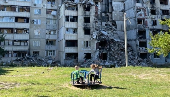 Harkiva atkopjas pēc postījumiem un kaļ nākotnes plānus. Reportāža no Ukrainas