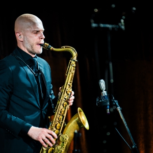 Kārli Vanagu saksofona spēlei bērnībā mudinājis pievērsties kāda seriāla mūzikālais motīvs