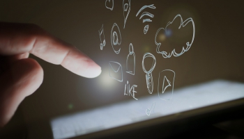 Mākslīgais intelekts un atmiņu institūcijas: riski attiecībās muzeji, MI un sabiedrība