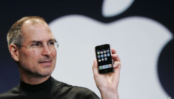 24. augusts. “Apple” līdzdibinātājs un vadītājs Stīvs Džobss atkāpjas no amata