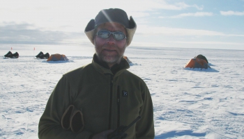Sarunas par klusumu: polārpētnieks Franks Patins