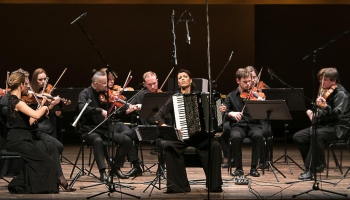 Akordeoniste Ksenija Sidorova un orķestris "Kremerata Baltica" koncertzālē "Cēsis"