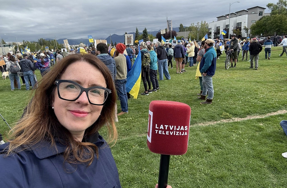 Ina Strazdiņa, Ukraina, Aļaska, Ankoridža, protesti