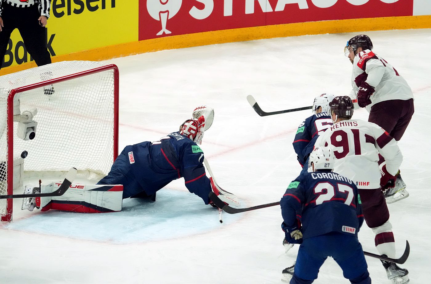 Latvijas hokejisti triumfāli izcīna bronzas medaļas pasaules čempionātā