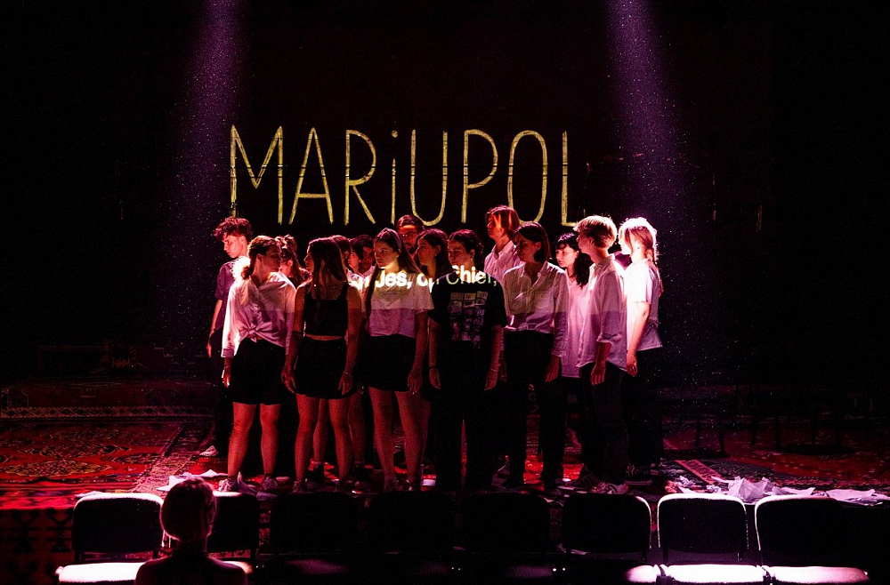 “Мариупольский театр в изгнании” гостит в Латвии: создаются спектакль и фильм