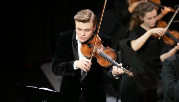 Aizvadīto gadu vērtē un uz koncertu aicina vijolnieks Daniils Bulajevs