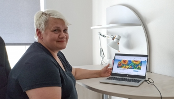 Diāna Selecka pēc darba sāk otro maiņu, palīdzot ukraiņiem