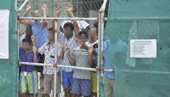 Austrālija piekrīt slēgt patvēruma meklētāju aizturēšanas centru Papua-Jaungvinejā