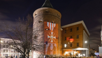 Pie Kara muzeja Rīgā iedegts Brīvības cīnītāju piemiņas ugunskurs