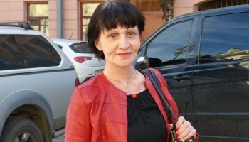 Tilti. Sanktpēterburgas Latviešu biedrības vadītāja Ija Četveruhina