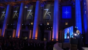 ASV norit NATO samits. Orbana "miera misija". Francijas vēlēšanu rezultāti