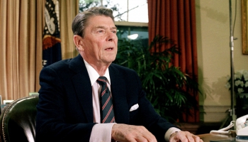 27. oktobris. Savienoto Valstu 40. prezidents Ronalds Reigans sāk politisko karjeru