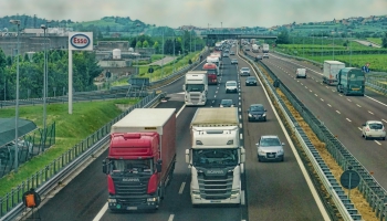 Kravas pārvadājumu šoferu krīze skar arī Latviju