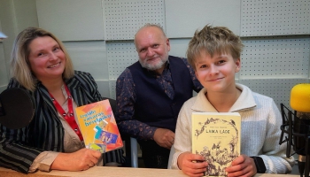 Ar Kārli runājam par grāmatām, kurās kaut ko glābj, un pasakām, kuras nebeidzas