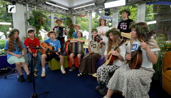 Paaudžu tradīcijas ģimenē. Svētku studijā muzicē bērnu fokloras kopa "Upīte"