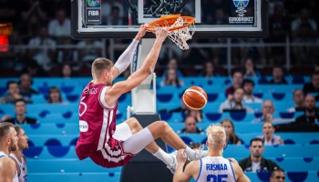 Latvija sīvā cīņā uzvar Igauniju Eiropas čempionātā basketbolā. Pēcspēles studija