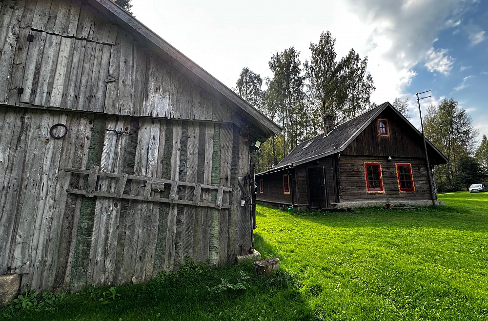 Bērzkalniņi, lauki, Julija Hansen, Chris Oram