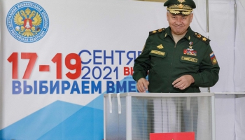 Krievijā sākusies balsošana Valsts domes vēlēšanās