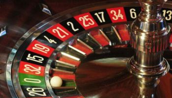 Jaunais nodoklis azartspēlēm var aizbiedēt uzņēmumu ar 3000 darbavietām Latvijā