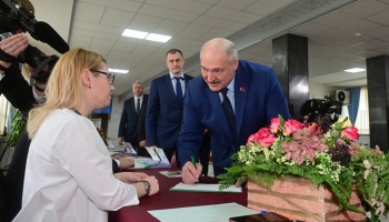 Baltkrievijas režīms apstiprina referenduma par konstitūcijas grozījumiem rezultātus