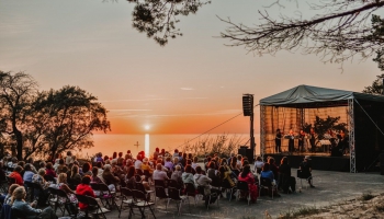 Festivāls “Satikšanās Saulkrastos”. Saruna ar Anniju Annu Zariņu un Konstantīnu Paturski