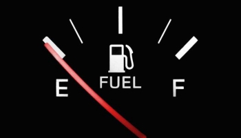Ekonomikas ministrija vērtē divus ierosinājumus degvielas cenu mazināšanai