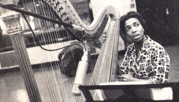 Arfiste Dorotija Ešbija albumā "Hip Harp" (1958)