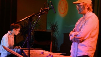 Veltījums Gerijam Bērtonam. Miķelis Dzenuška un Matīss Žilinskis M/Džeza mājā