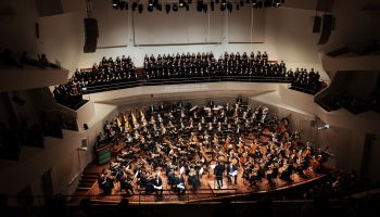 Liepājas koncertzāles "Lielais dzintars" jubilejas kulminācija: Šēnberga "Gurres dziesmas"