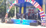 vai zini, diplomātija