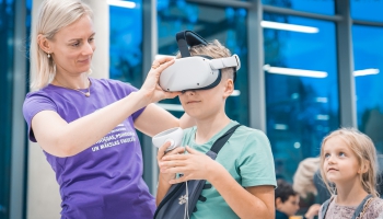 Ar ko papildināt pedagoģisko procesu? Ar papildināto realitāti, protams