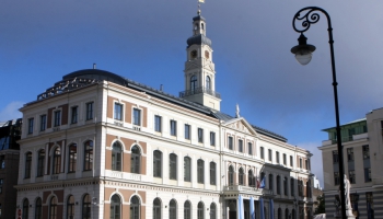 Ministrija sola iebilst pret Rīgas plānu ierobežot deputātus
