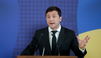 Sākotnējie rezultāti: Ukrainas parlamenta vēlēšanās uzvar Zelenska partija