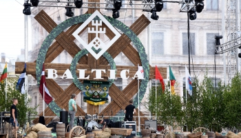 Ar saules sagaidīšanu Daugavmalā noslēdzās folkloras festivāls "Baltica"