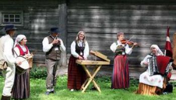 Par garajām tautas dziesmām latviešu folklorā