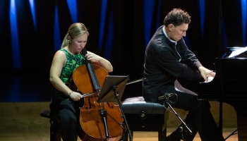 Čelliste Ešlija Bāsgeita (ASV) un pianists Reinis Zariņš festivālā "Čello Cēsis"