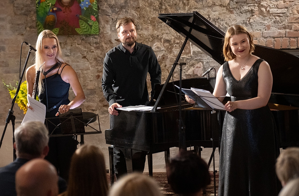 Mežotne, Amanda Tauriņa, Rihards Plešanovs, Elīna Emīlija Saulīte