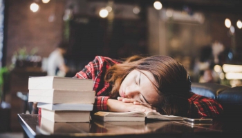 Pusaudži guļ par maz: miega trūkums var negatīvi ietekmēt mentālo veselību