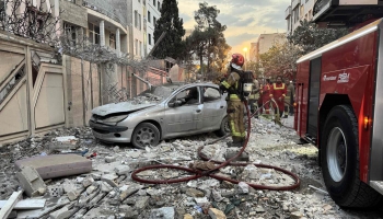Izraēla un Irāna apmainās ar triecieniem; pasaules līderi aicina mazināt spriedzi 