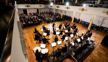 Koncerta "Sinfonietta Rīga. Mocarts. Mocarts. Mocarts" tiešraide no Latvijas Universitātes Lielās aulas