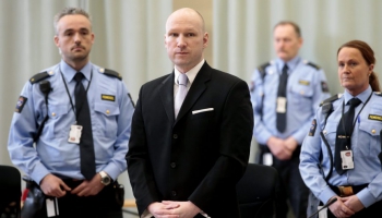 Oslo šāvējs Breivīks vēstulē nožēlo izdarīto; psihologi apšauba viņa patiesumu