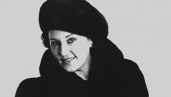 Dziedātāja Anna Tomova-Sintova