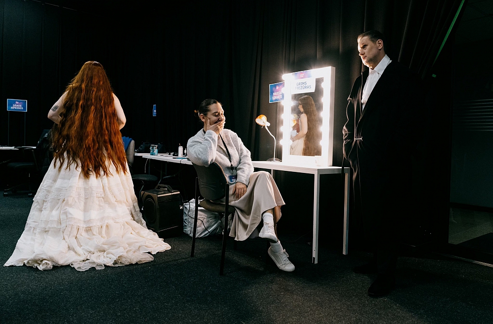 Una Stade Jānis Apeinis Pārdziedi mani