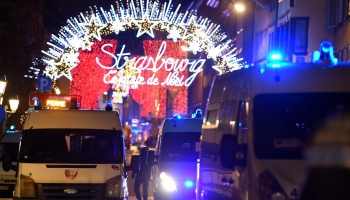 Francijā turpina meklēt uzbrucēju apšaudē pie Strasbūras Ziemassvētku tirdziņa
