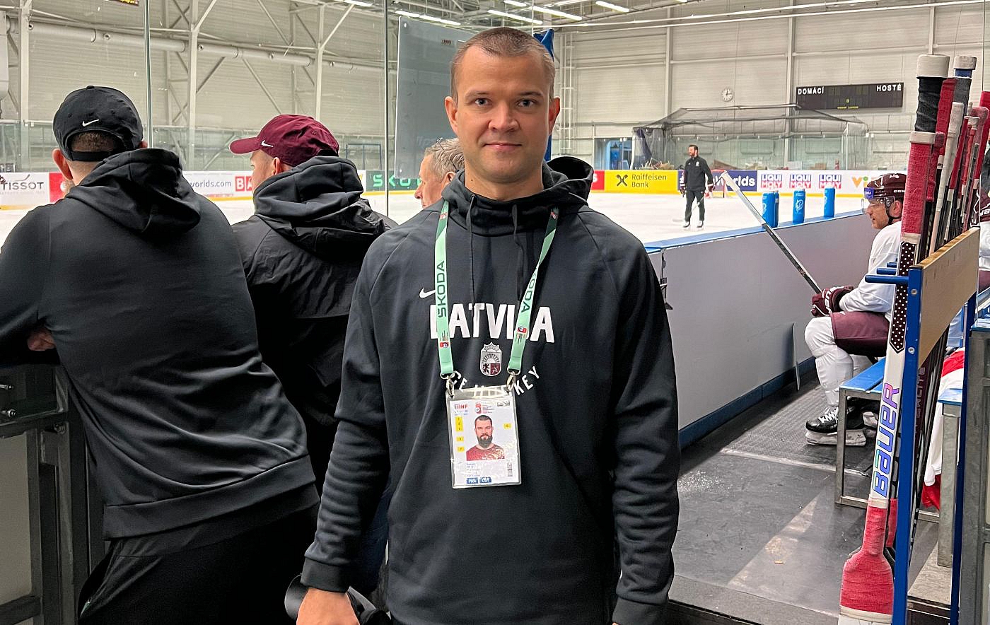 Hokeja čempionāta laikā sarunājamies ar Latvijas komandas fizioterapeitu Kristapu Zelču