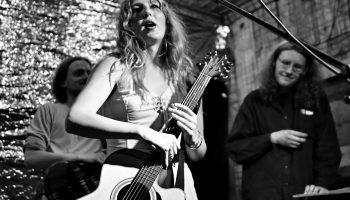 Keitija Bārbale izdevusi albumu "mazāk nekā trīs"