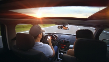 Īsziņas saturs un cilvēka vērtības nosaka, vai šoferis palielinās vai samazinās ātrumu