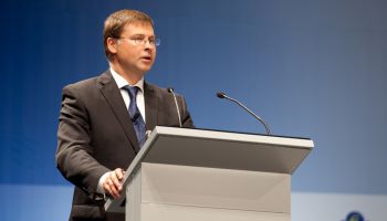 Valdi Dombrovski virza vienam no EK viceprezidenta amatiem