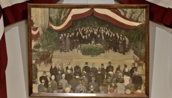 Легендарный снимок глазами историка: “Акт, казавшийся невероятным”